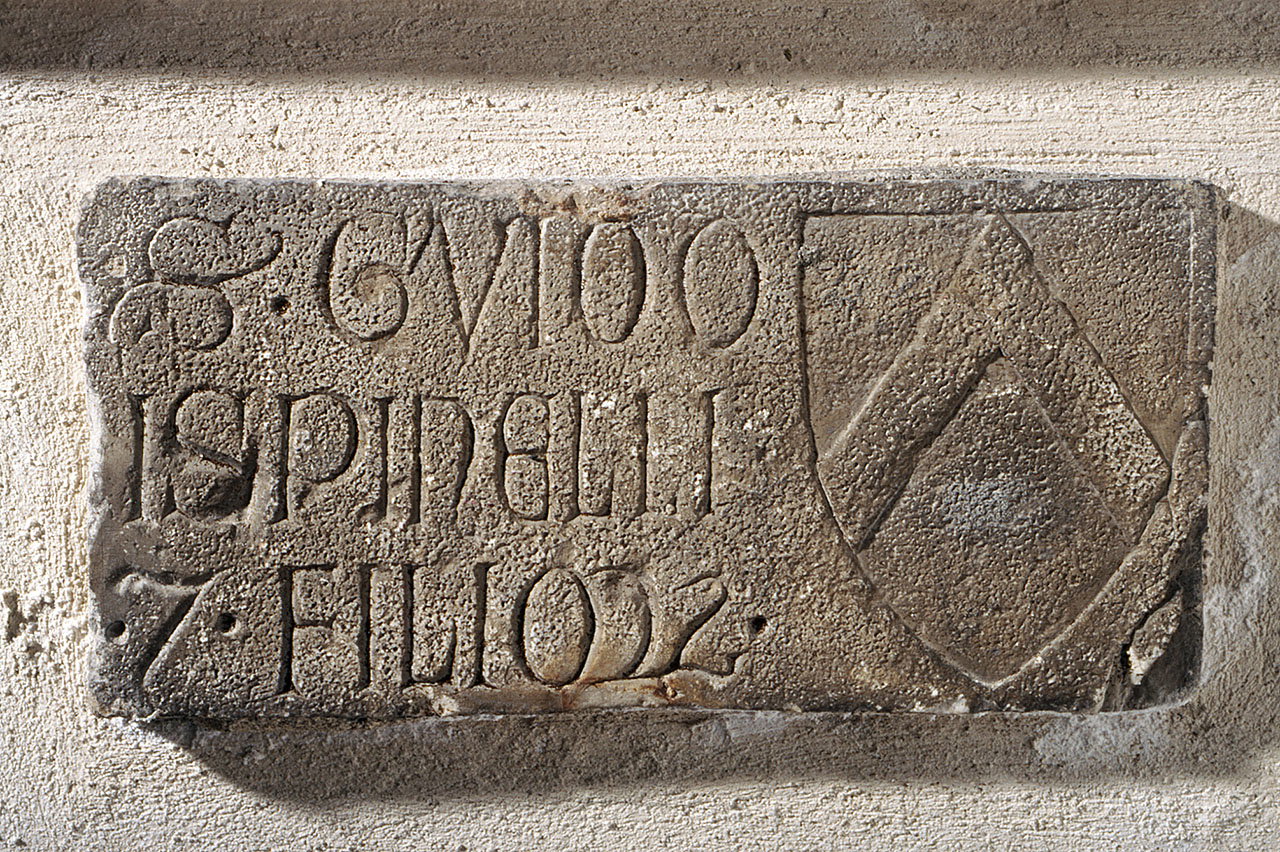 stemma gentilizio della famiglia Spinelli (lapide tombale) - bottega fiorentina 
