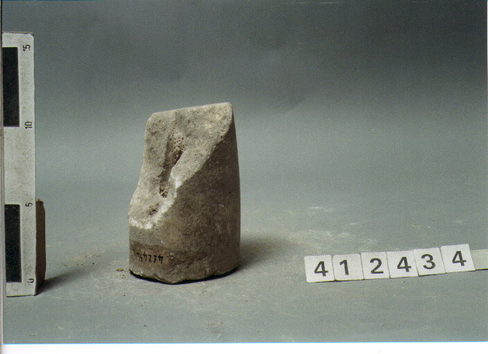STATUA/ FRAMMENTO (SECC. III A.C. / IV D.C)