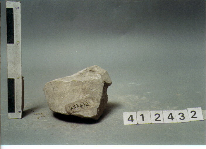 STATUA/ FRAMMENTO (SECC. III A.C. / IV D.C)