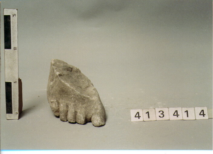 statua/ piede (SECC. III A.C. / IV D.C)