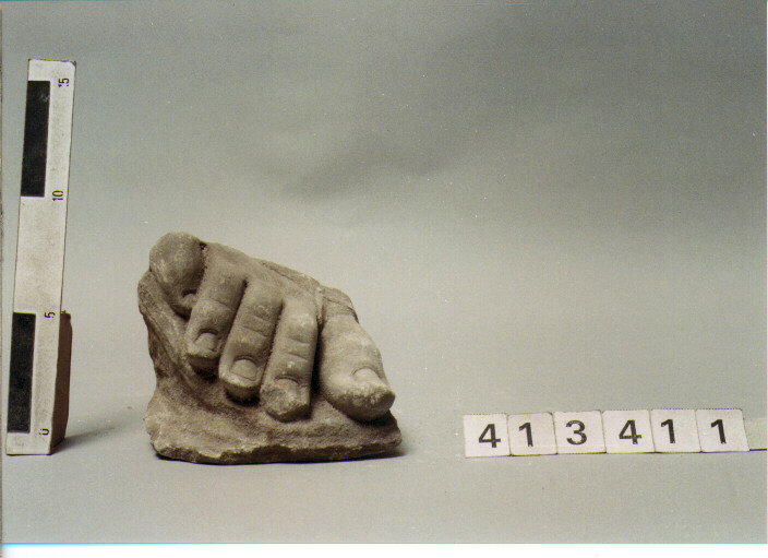 statua/ piede (SECC. III A.C. / IV D.C)