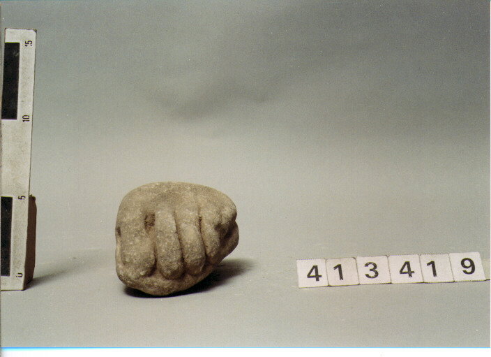 statua/ piede (SECC. III A.C. / IV D.C)