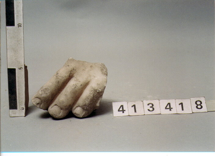 statua/ piede (SECC. III A.C. / IV D.C)