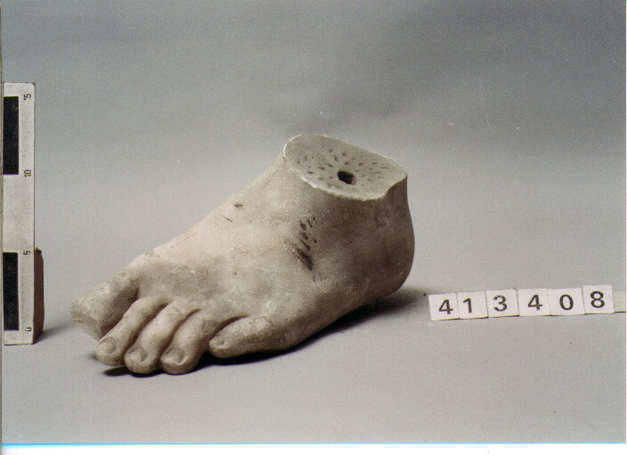 statua/ piede (SECC. III A.C. / IV D.C)
