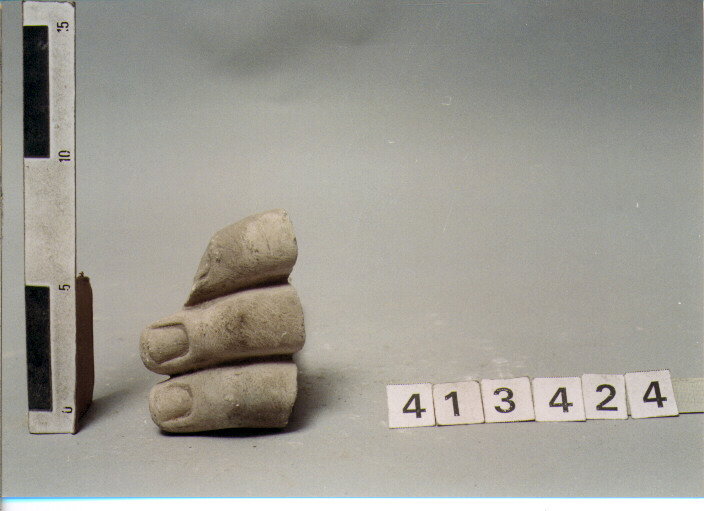 statua/ mano (SECC. III A.C. / IV D.C)
