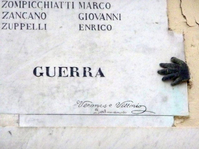 Soggetto assente (lapide commemorativa ai caduti) di Veronese Vittorio (attribui 