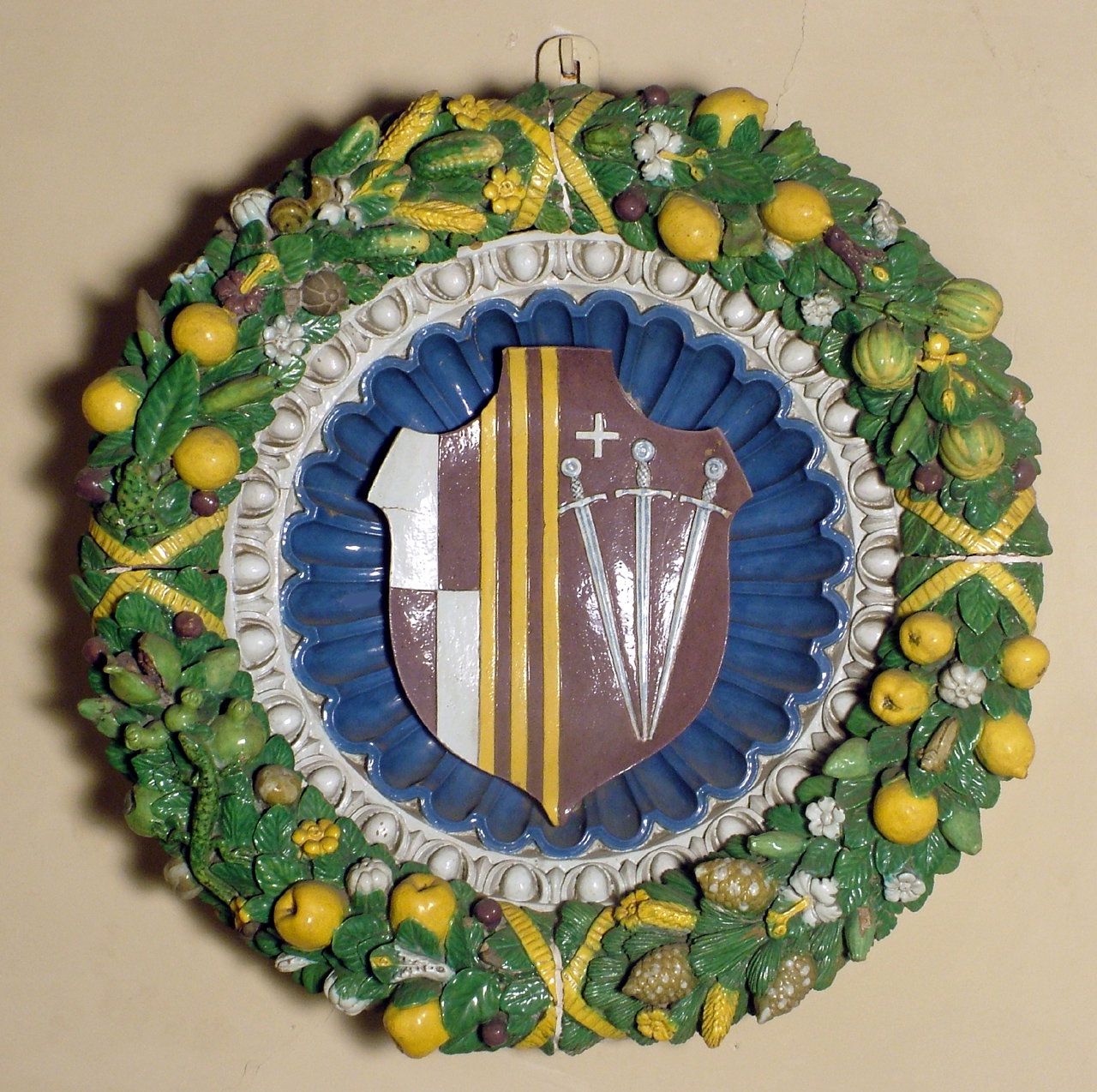 stemmi gentilizi delle famiglie Gaetani e Minerbetti (rilievo) di Della Robbia G
