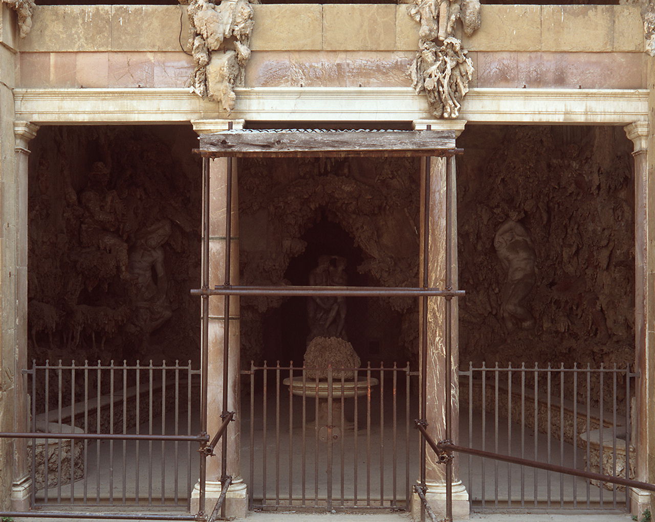 decorazione plastica di Vasari Giorgio, Sandro di Bernardino del Laso, Michele d