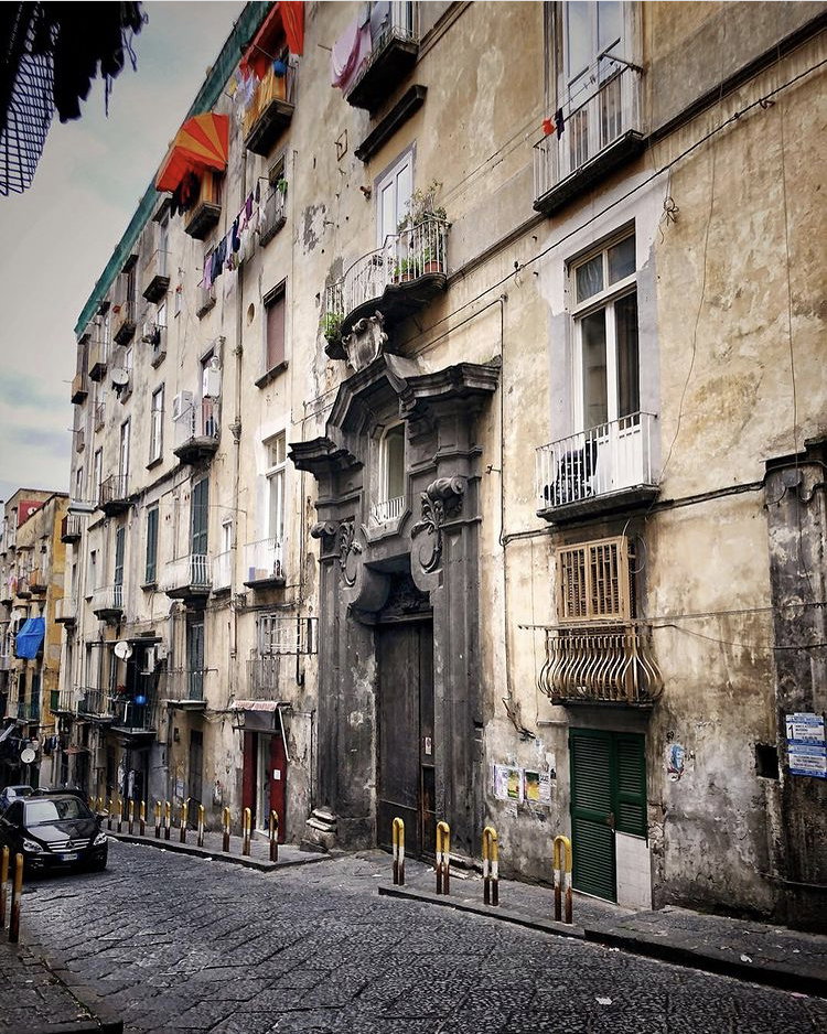 [Palazzo di Majo, Discesa Sanità 68] (palazzo, privato) - Napoli (NA)  (XVI, pr