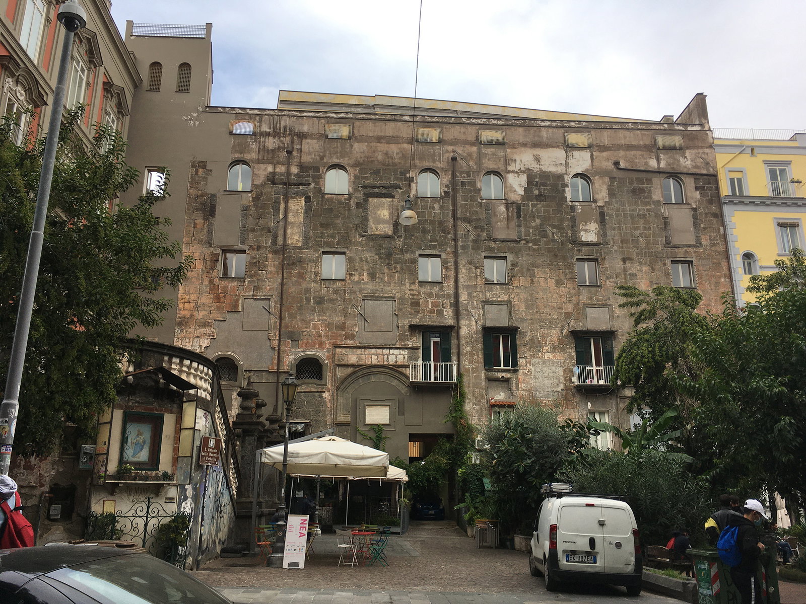 Palazzo dei principi di Conca: resti del portale (palazzo) - Napoli (NA)