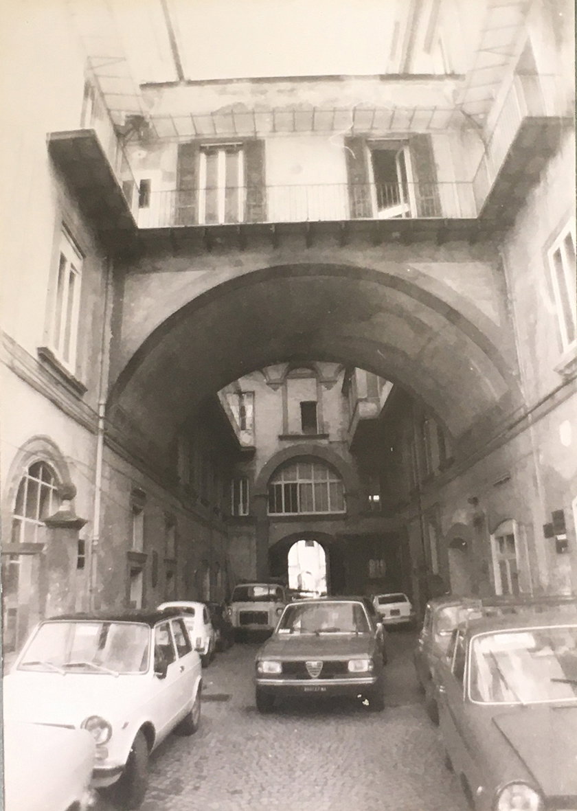 Palazzo Firrao: cortile interno (palazzo) - Napoli (NA)