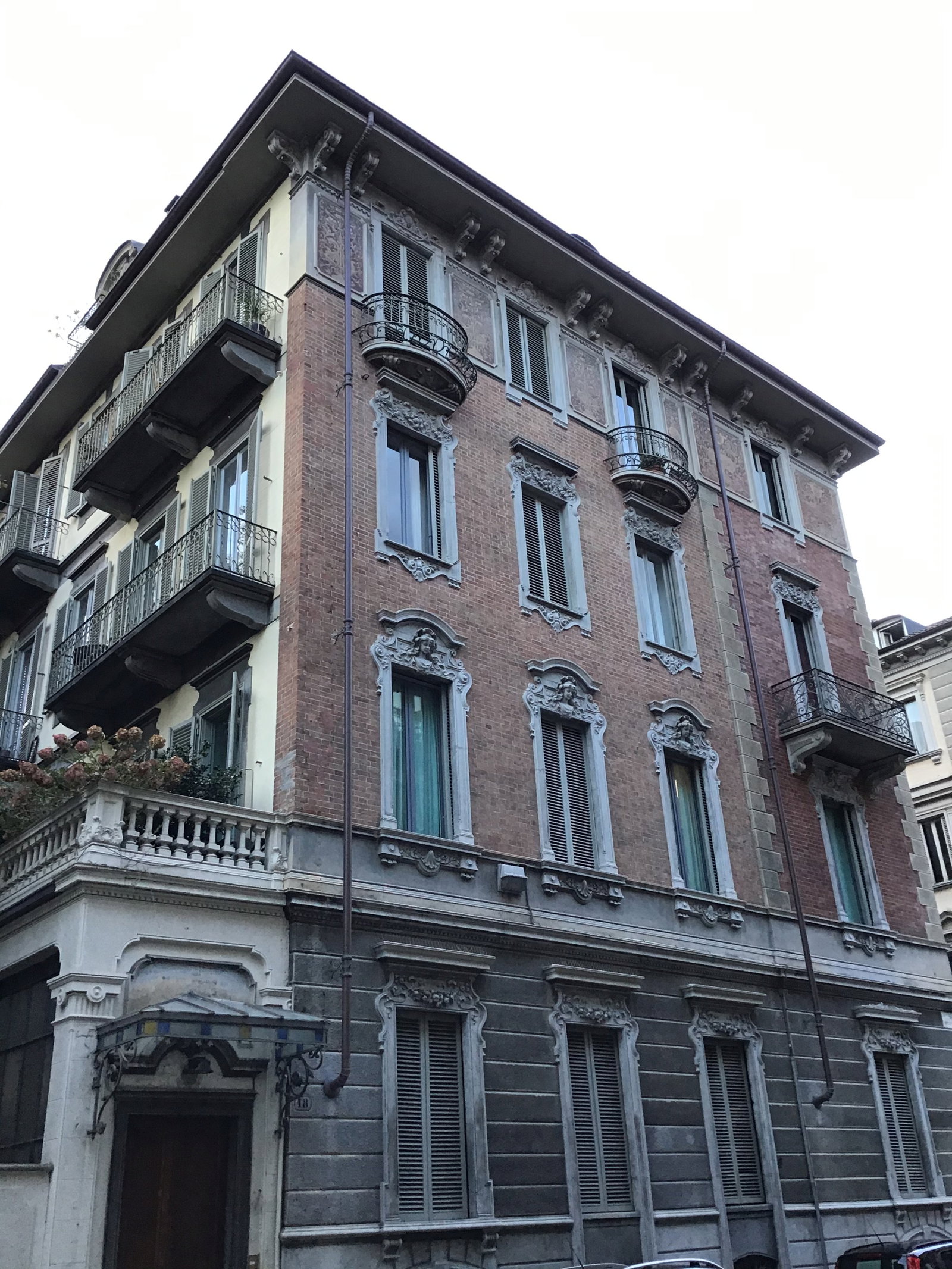 [Casa privata in Via Ottavio Revel, 18] (casa, privata) - Torino (TO)