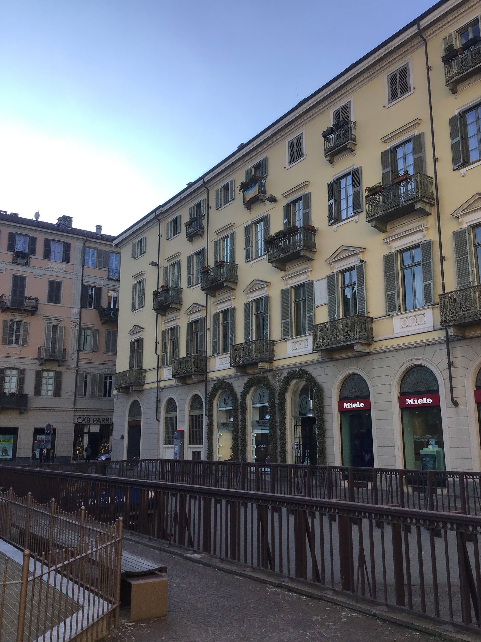 [Palazzo in Piazza Bodoni, 2] (palazzo) - Torino (TO)  (XIX)
