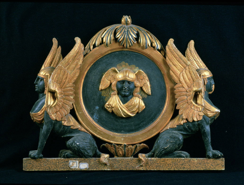 testa di Medusa e due sfingi (scultura, elemento d'insieme) - bottega Itali