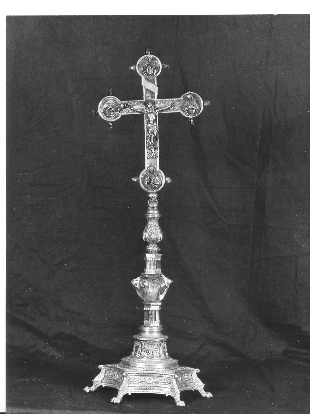 Cristo crocifisso/ Madonna/ angelo/ San Giovanni Evangelista/ Dio Padre/ Cristo 