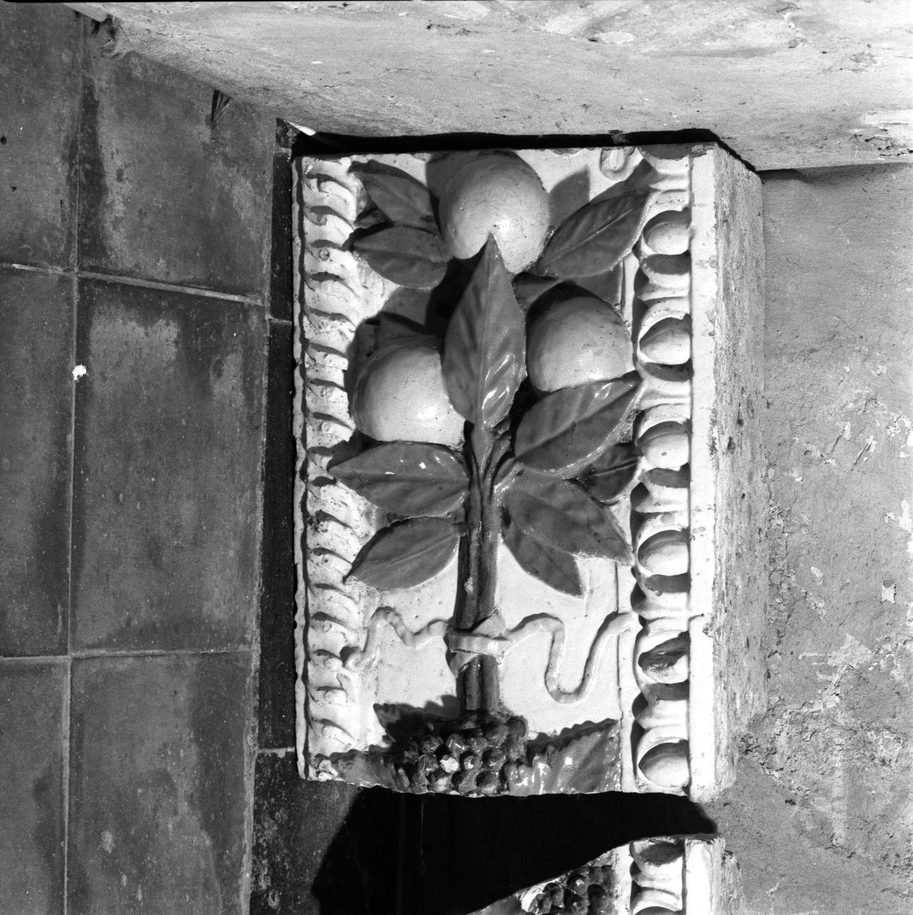 festone con frutti e nastri (cornice di pala d'altare, elemento d'insi