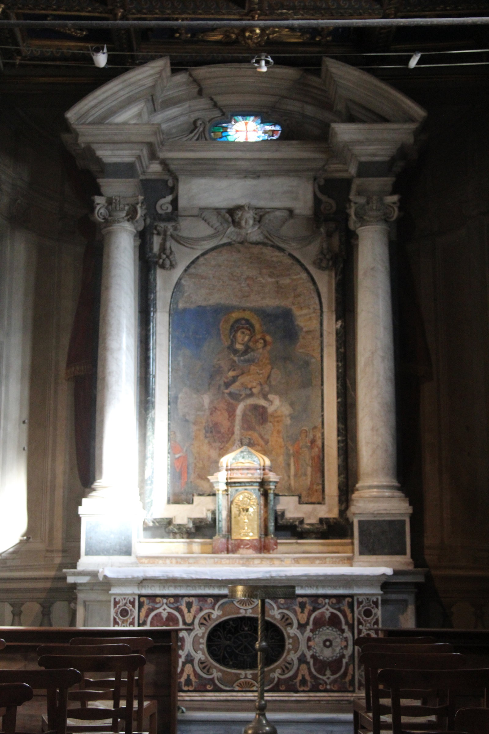 Rome San Bartolomeo all'Isola 2020 P11 side altar