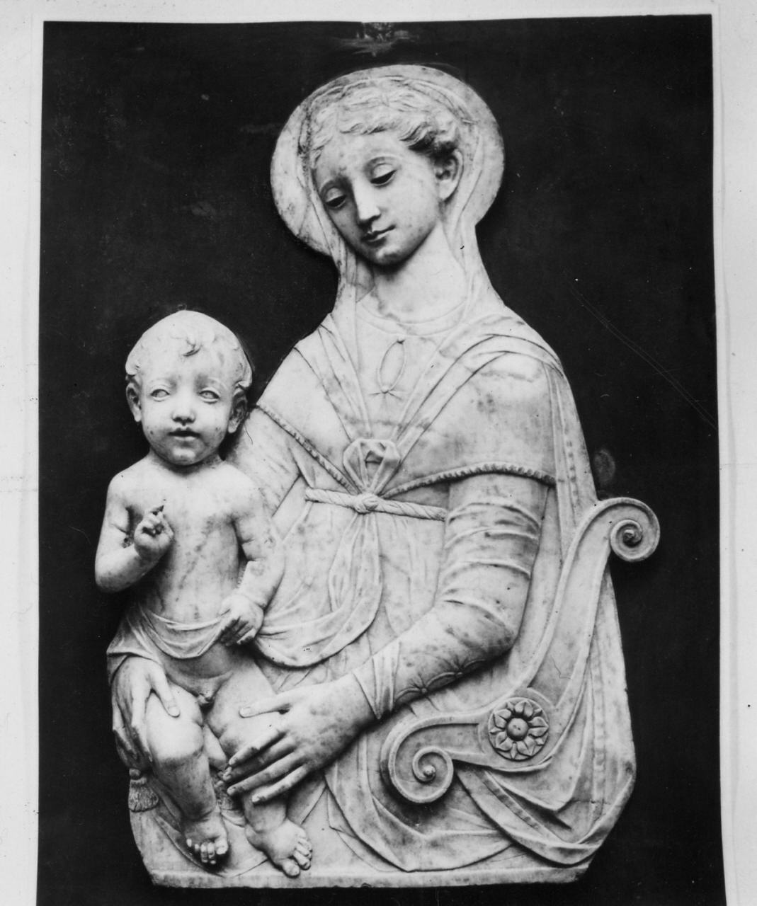 Madonna con Bambino (rilievo) by Mino da Fiesole (terzo quarto sec. XV)