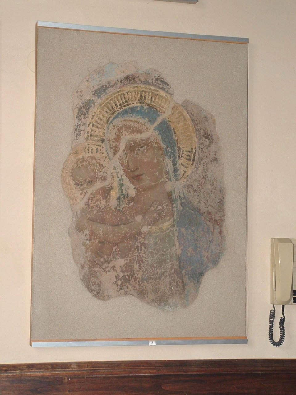 Madonna con Bambino (dipinto murale staccato, frammento) di Giovanni da Fiesole 
